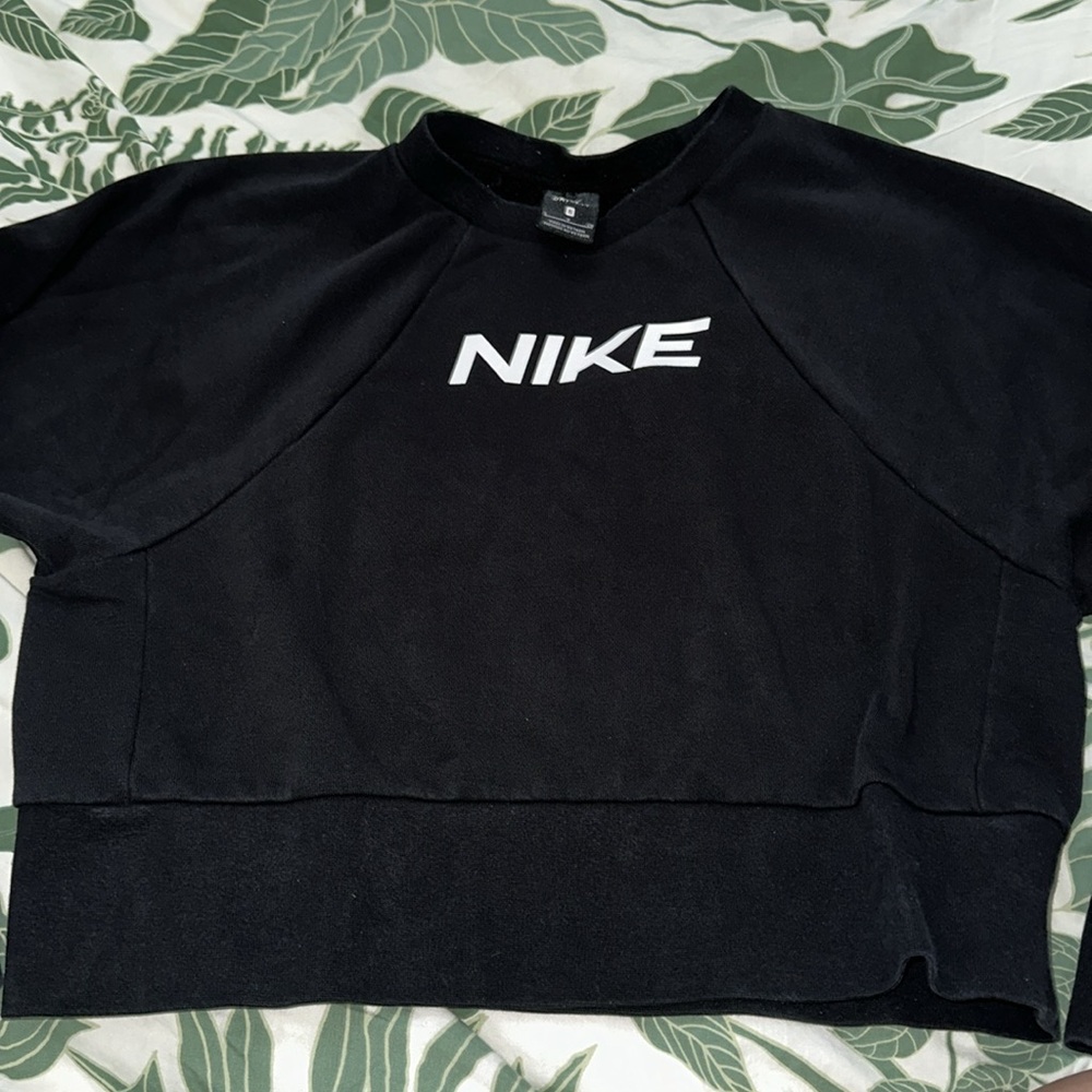 Used Women’s Nike Cropped Sweatshirt Size Small